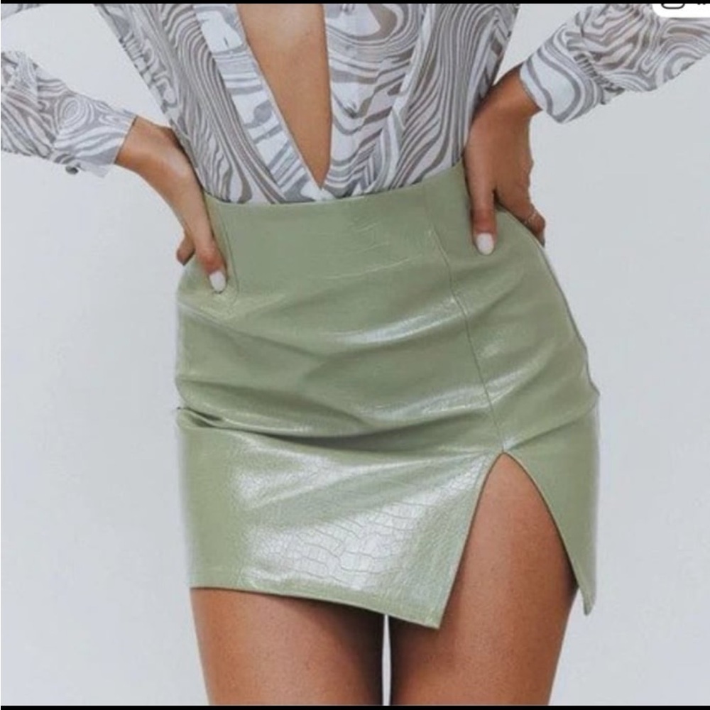 Princes Polly Good Vibes Green Faux Leather Croc-Embossed Mini Skirt Size 4